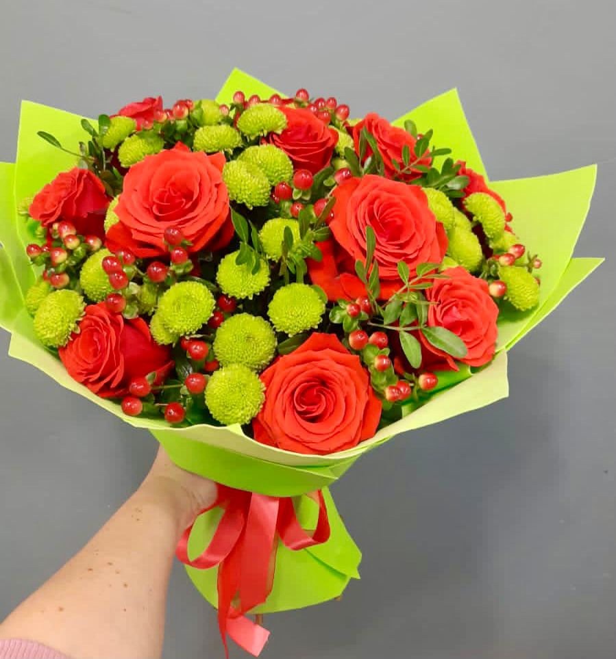 Букет цветов из: Хризантемы и Розы в Нижнекамске