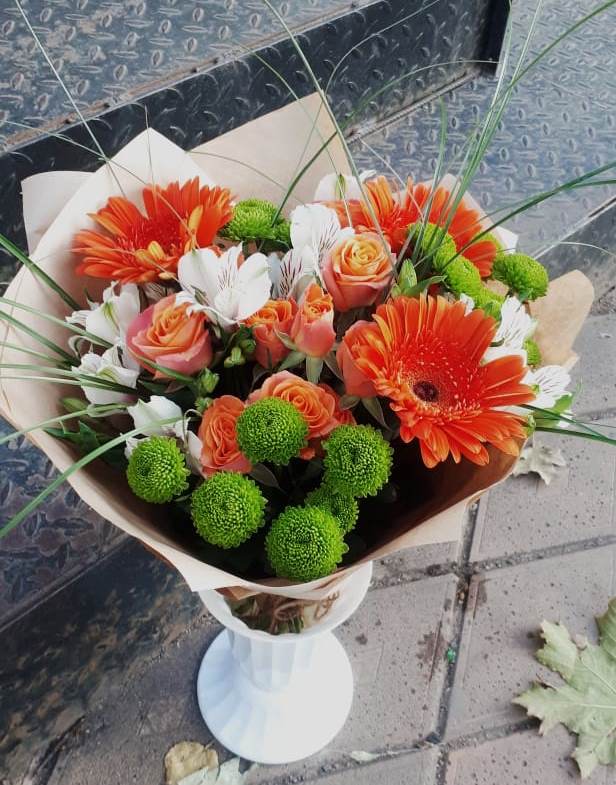 Букет цветов из: Герберы, Хризантемы, Альстромерии и Розы в Нижнекамске