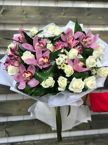 Букет цветов из: Розы и Хризантемы в Нижнекамске