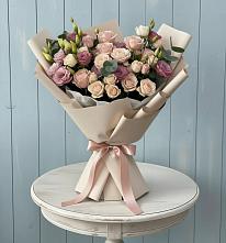 Букет цветов из:  Розы и Лизиантусы в Нижнекамске