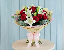 Букет цветов из:  Лилии и Розы в Нижнекамске