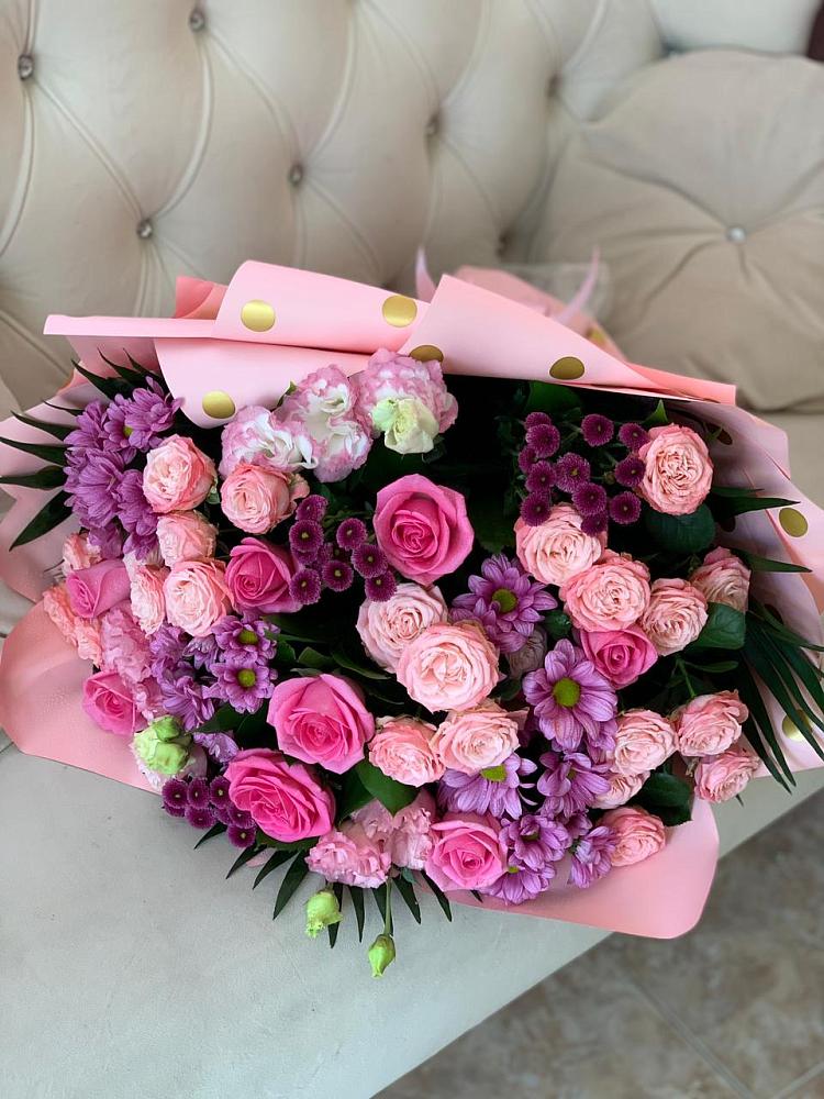 Букет цветов из: Хризантемы, Розы и Лизиантусы в Нижнекамске