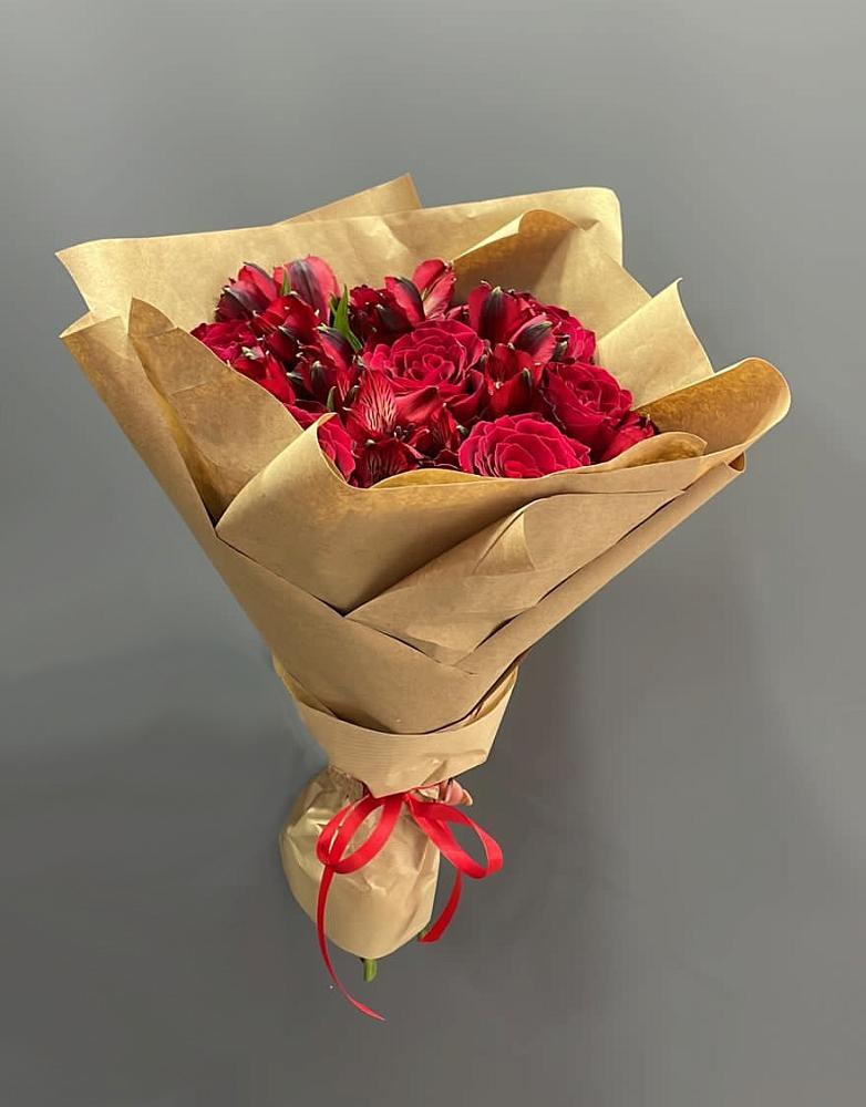 Букет цветов из: Альстромерии и Розы в Нижнекамске