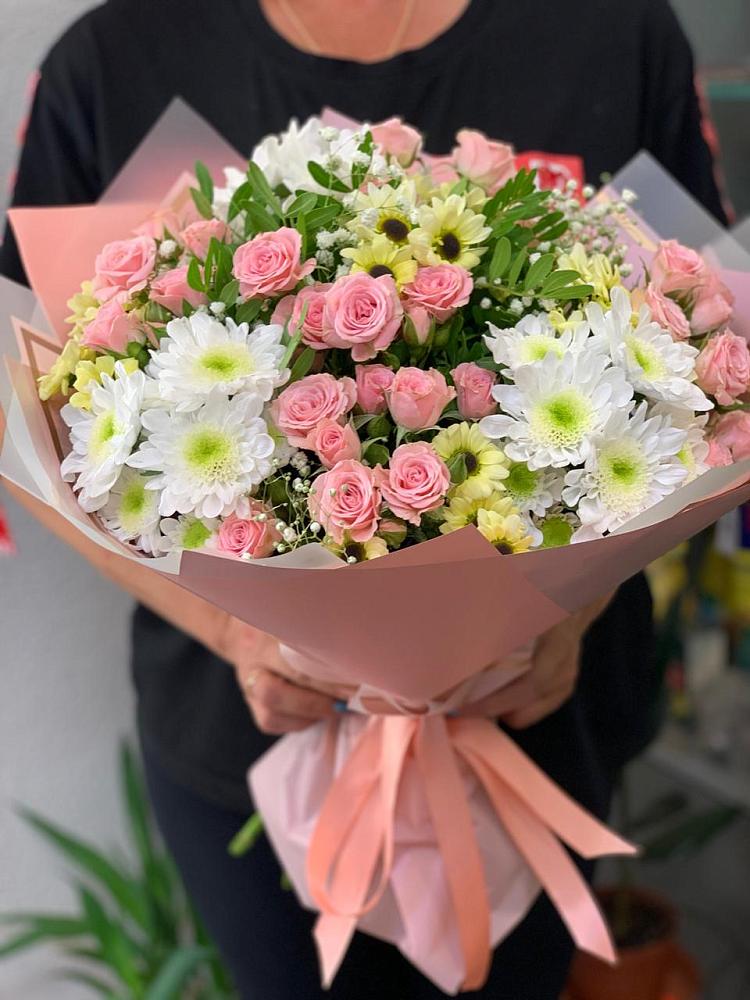 Букет цветов из: Розы и Хризантемы в Нижнекамске