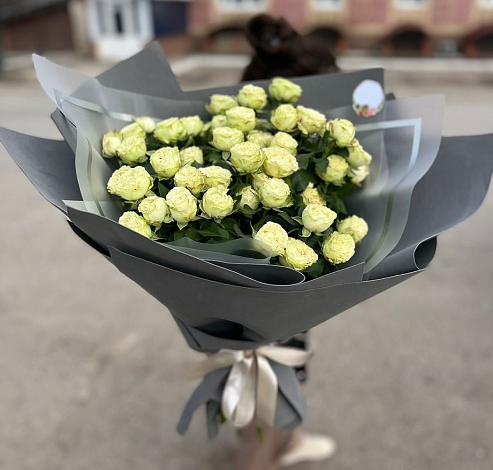Букет Белые кустовые розы Солинеро в Нижнекамске