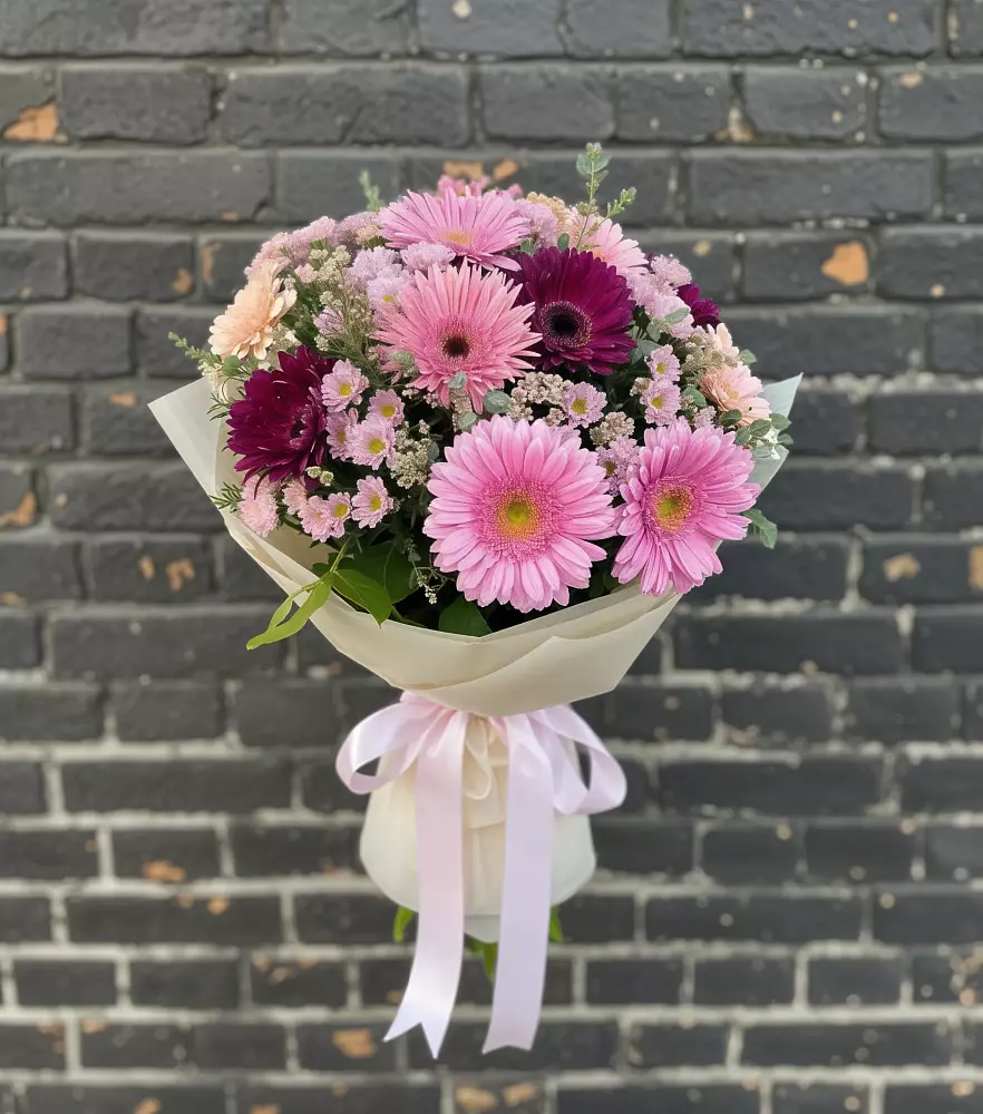 Букет цветов из: Герберы и Хризантемы в Нижнекамске