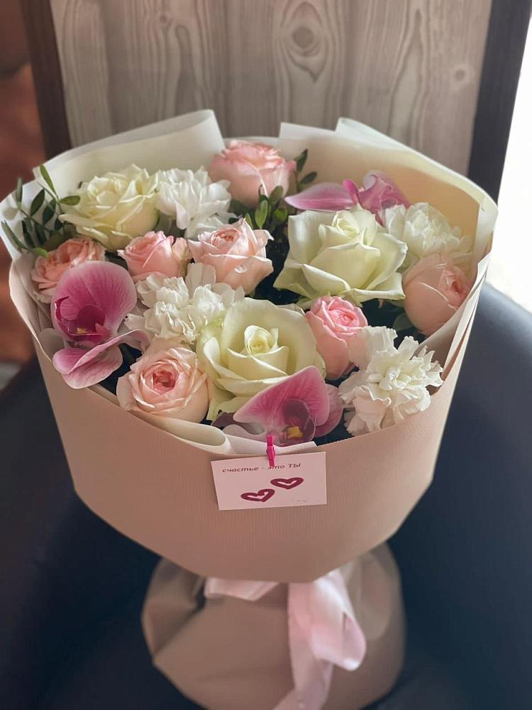 Букет цветов из: Орхидеи, Розы и Гвоздики в Нижнекамске