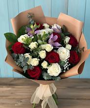Букет цветов из:  Розы и Альстромерии в Нижнекамске