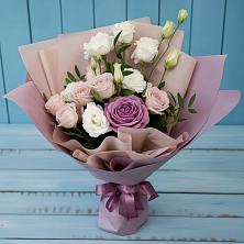 Букет цветов из:  Розы и Лизиантусы в Нижнекамске