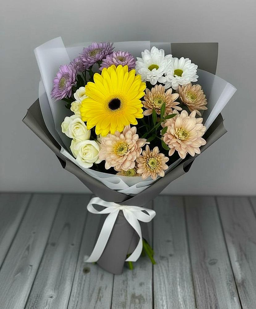 Букет цветов из: Розы, Герберы и Хризантемы в Нижнекамске