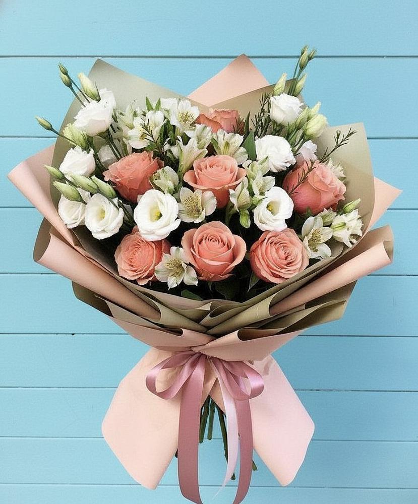 Букет цветов из: Розы, Альстромерии и Лизиантусы в Нижнекамске