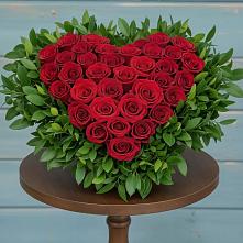 Цветочная композиция из Розы в виде сердца в Нижнекамске