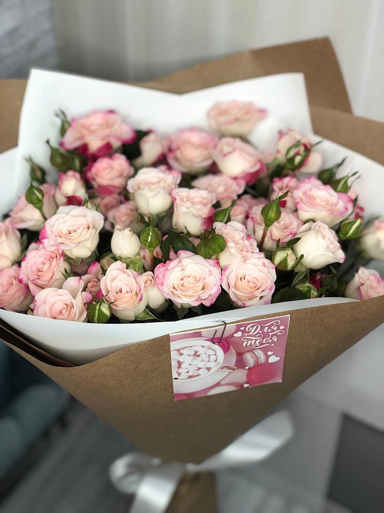 Букет цветов из: Розы в Нижнекамске