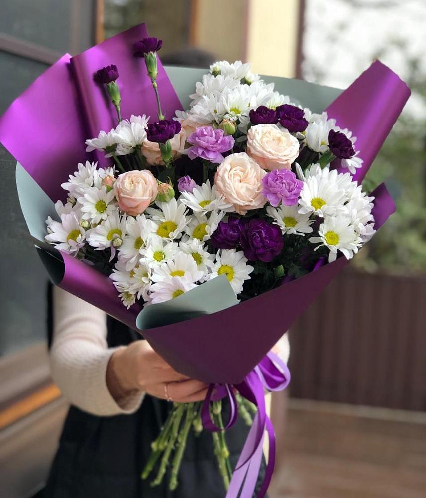 Букет цветов из: Хризантемы, Гвоздики и Розы в Нижнекамске