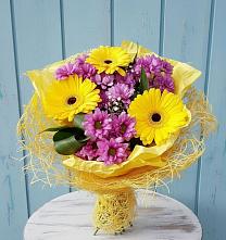 Букет цветов из:  Хризантемы и Герберы в Нижнекамске