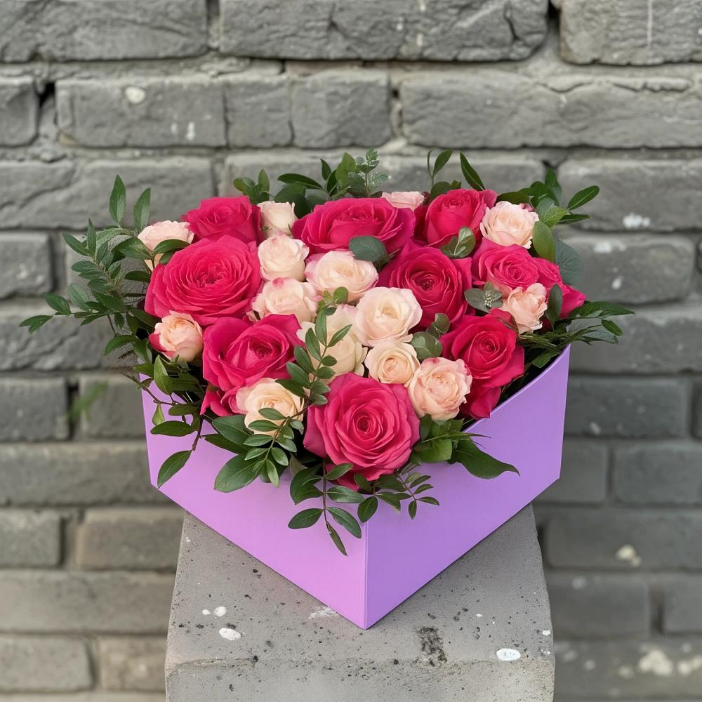 Цветочная композиция из Розы в коробке в Нижнекамске