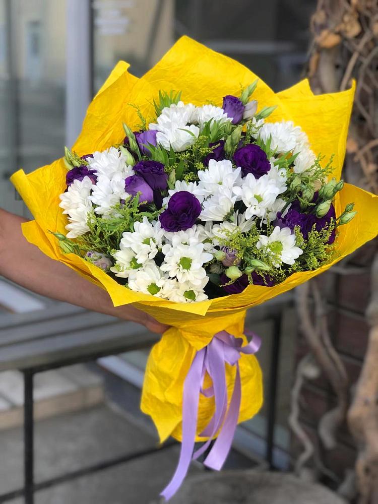 Букет цветов из: Ирисы, Хризантемы и Ромашки в Нижнекамске