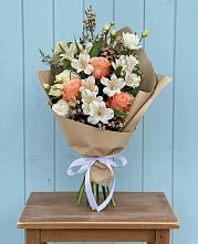 Букет цветов из:  Альстромерии, Лизиантусы, Розы и Хризантемы в Нижнекамске
