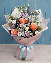 Букет цветов из:  Лизиантусы, Розы, Альстромерии и Гипсофила в Нижнекамске