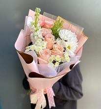 Букет цветов из:  Хризантемы и Розы в Нижнекамске