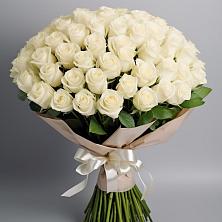 Букет 101 беля роза Белоснежка в Нижнекамске