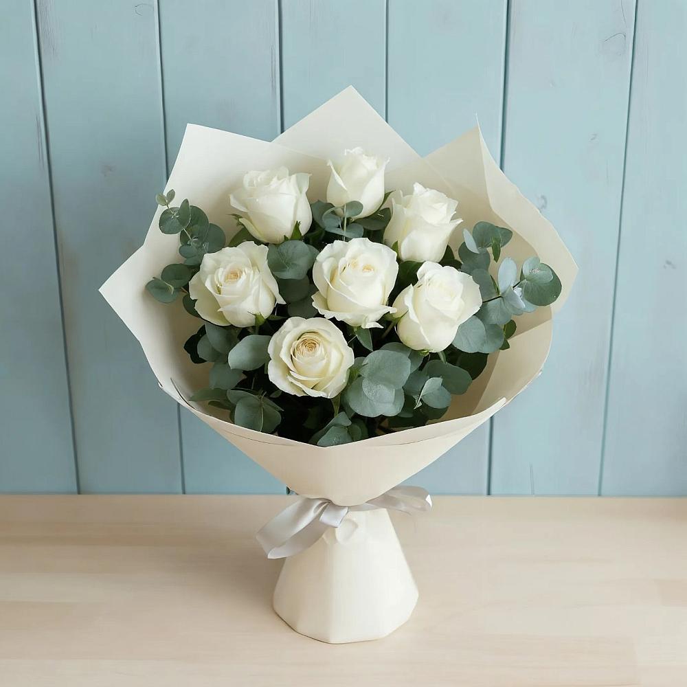 Букет Белые розы в Эвкалипте в Нижнекамске