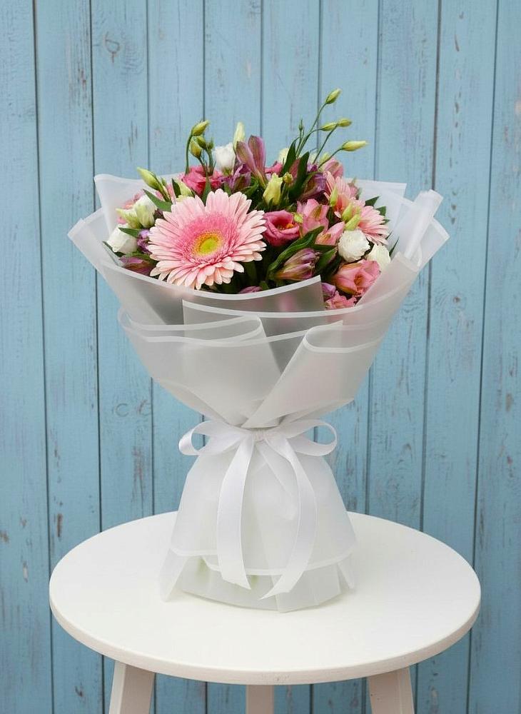 Букет цветов из: Герберы, Альстромерии и Лизиантусы в Нижнекамске