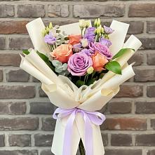 Букет цветов из:  Лизиантусы и Розы #REPLACE_PRED# Нижнекамске
