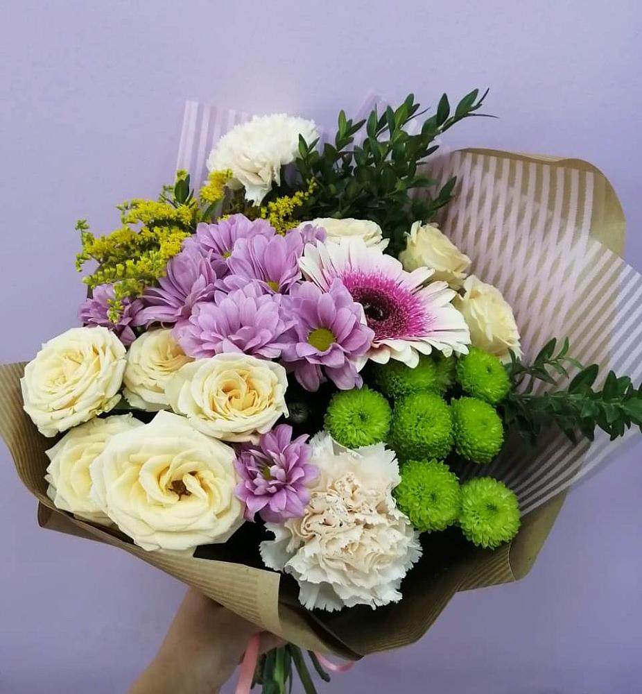 Букет цветов из: Хризантемы, Розы, Гвоздики и Герберы в Нижнекамске