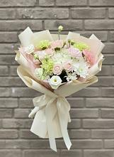 Букет цветов из:  Гвоздики, Розы, Лизиантусы и Хризантемы в Нижнекамске
