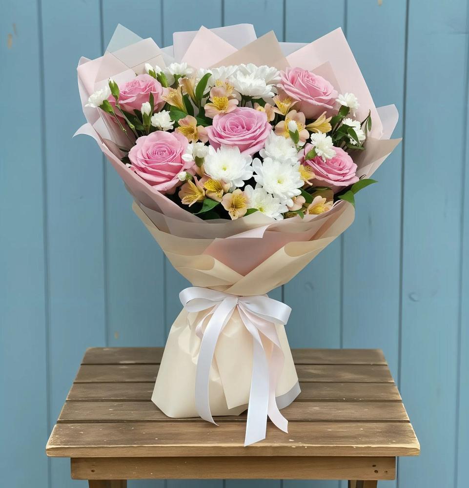 Букет цветов из: Гвоздики, Орхидеи и Розы в Нижнекамске