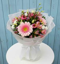 Букет цветов из:  Герберы, Альстромерии и Лизиантусы в Нижнекамске