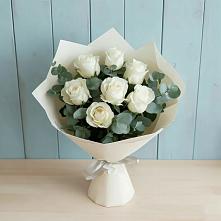 Букет Белые розы в Эвкалипте в Нижнекамске