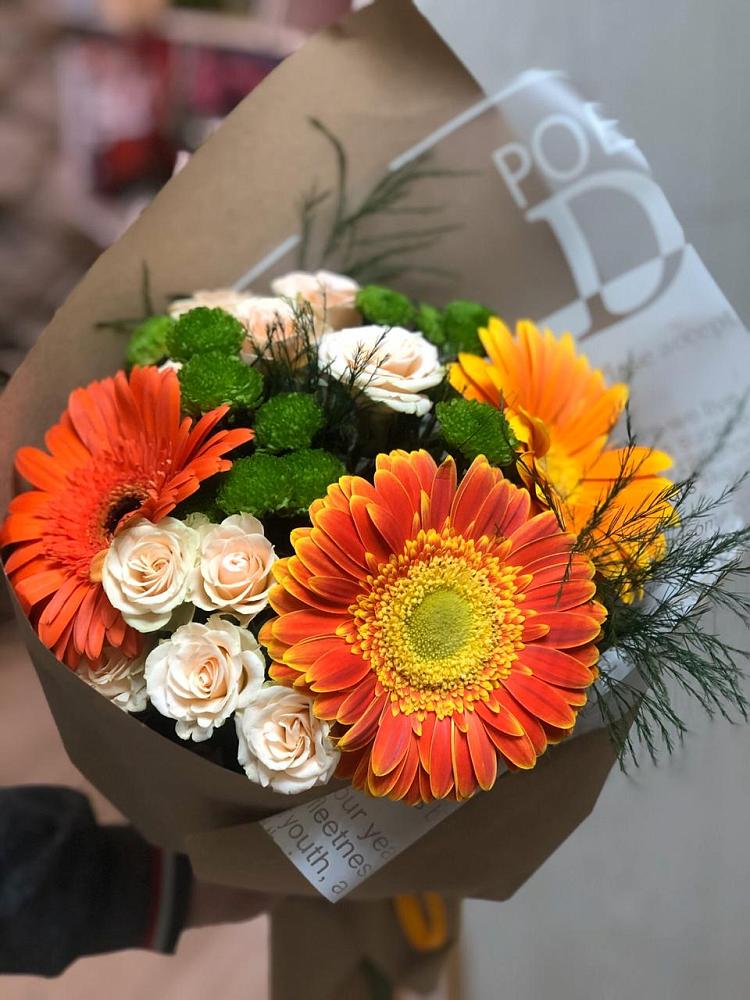 Букет цветов из: Герберы, Хризантемы и Розы в Нижнекамске