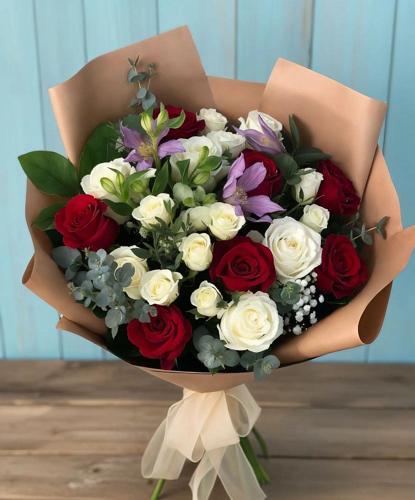 Букет цветов из: Розы и Альстромерии в Нижнекамске