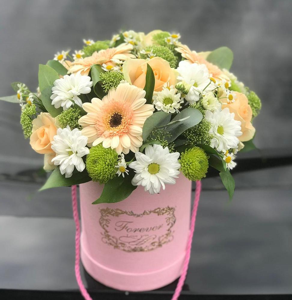 Цветочная композиция из Розы, Герберы и Хризантемы в шляпной коробке в Нижнекамске