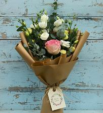 Букет цветов из:  Розы и Лизиантусы в Нижнекамске