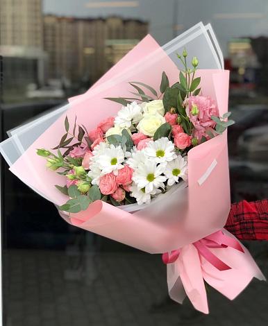 Букет цветов из: Розы, Лизиантусы и Хризантемы в Нижнекамске
