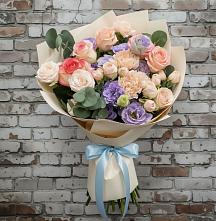 Букет цветов из:  Розы, Лизиантусы и Гвоздики в Нижнекамске