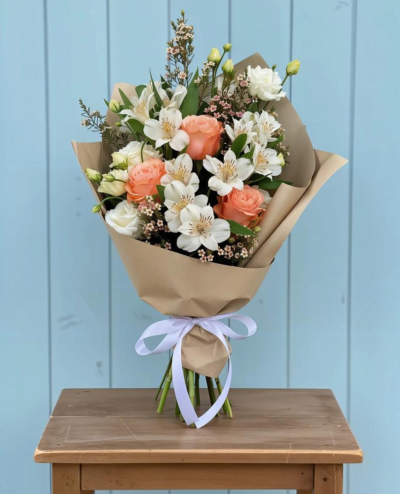 Букет цветов из: Альстромерии, Лизиантусы, Розы и Хризантемы в Нижнекамске