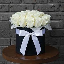 Цветочная композиция из Розы в шляпной коробке в Нижнекамске